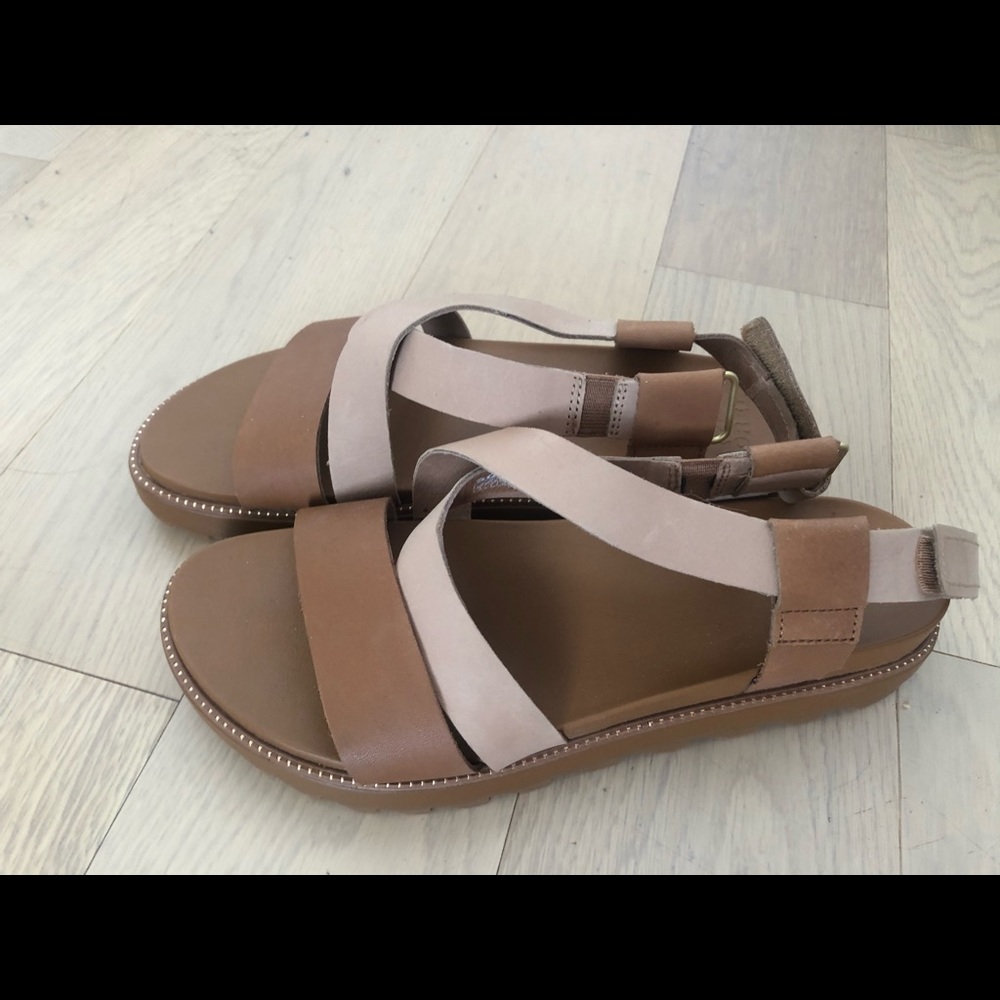 Sorel Roaming Criss Cross Sandal